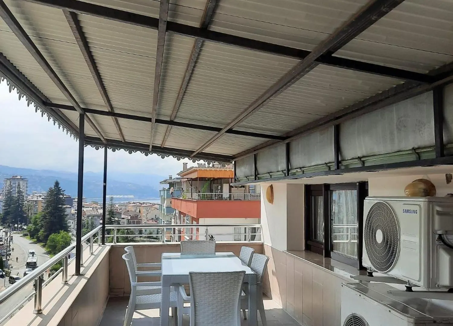 Deniz Manzarali Teras Cati Kati Apartment Trabzon